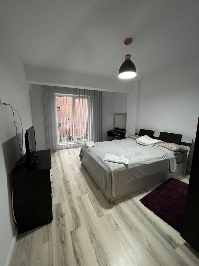 Chic Apartament Complex Inamstro Jászvásár Kültér fotó